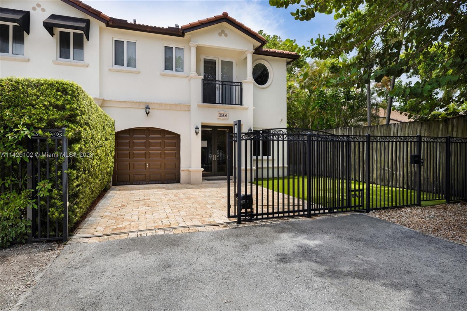 Photo of 2929 Louise St #2929 in Coconut Grove, FL