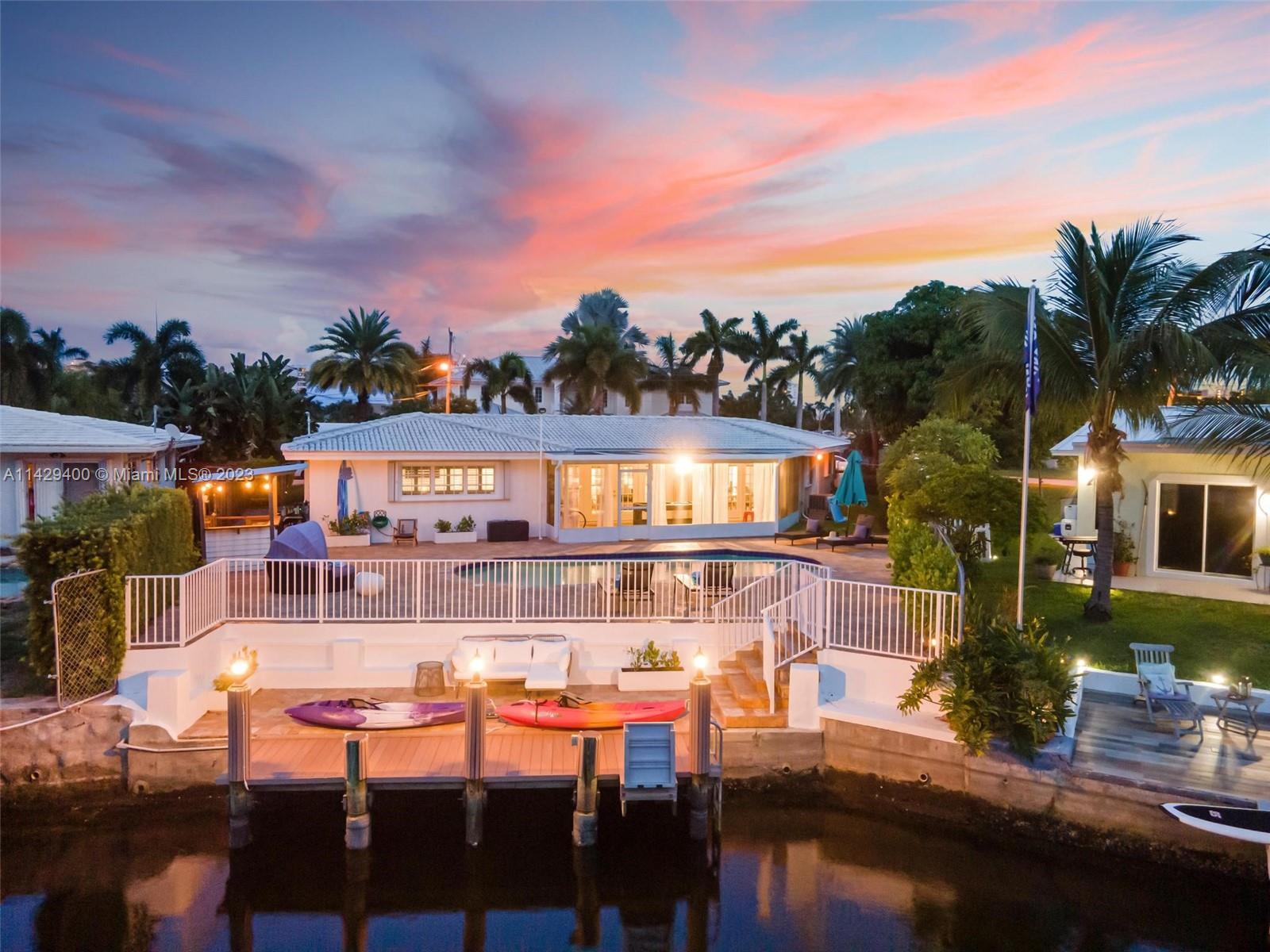 This stunning house offers one story, 3 bedrooms/2 bathrooms, a pool, a dock for boats of up to 35 f