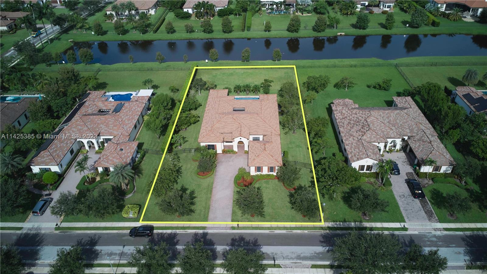 Photo of 4431 Estates Rd in Davie, FL