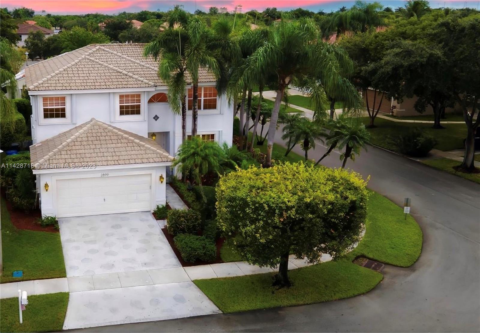 Second largest model at the prestigious Coconut Shores@Silver Lakes. Excellent School District. 5 mi