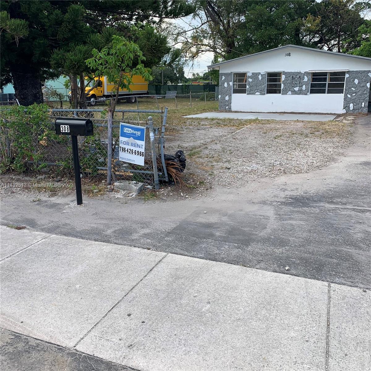 Photo of 308 NW 9th St in Hallandale Beach, FL