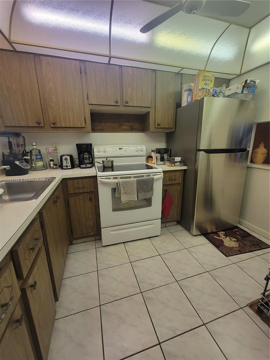 Photo of 8135 Sunrise Lakes Blvd #104 in Sunrise, FL