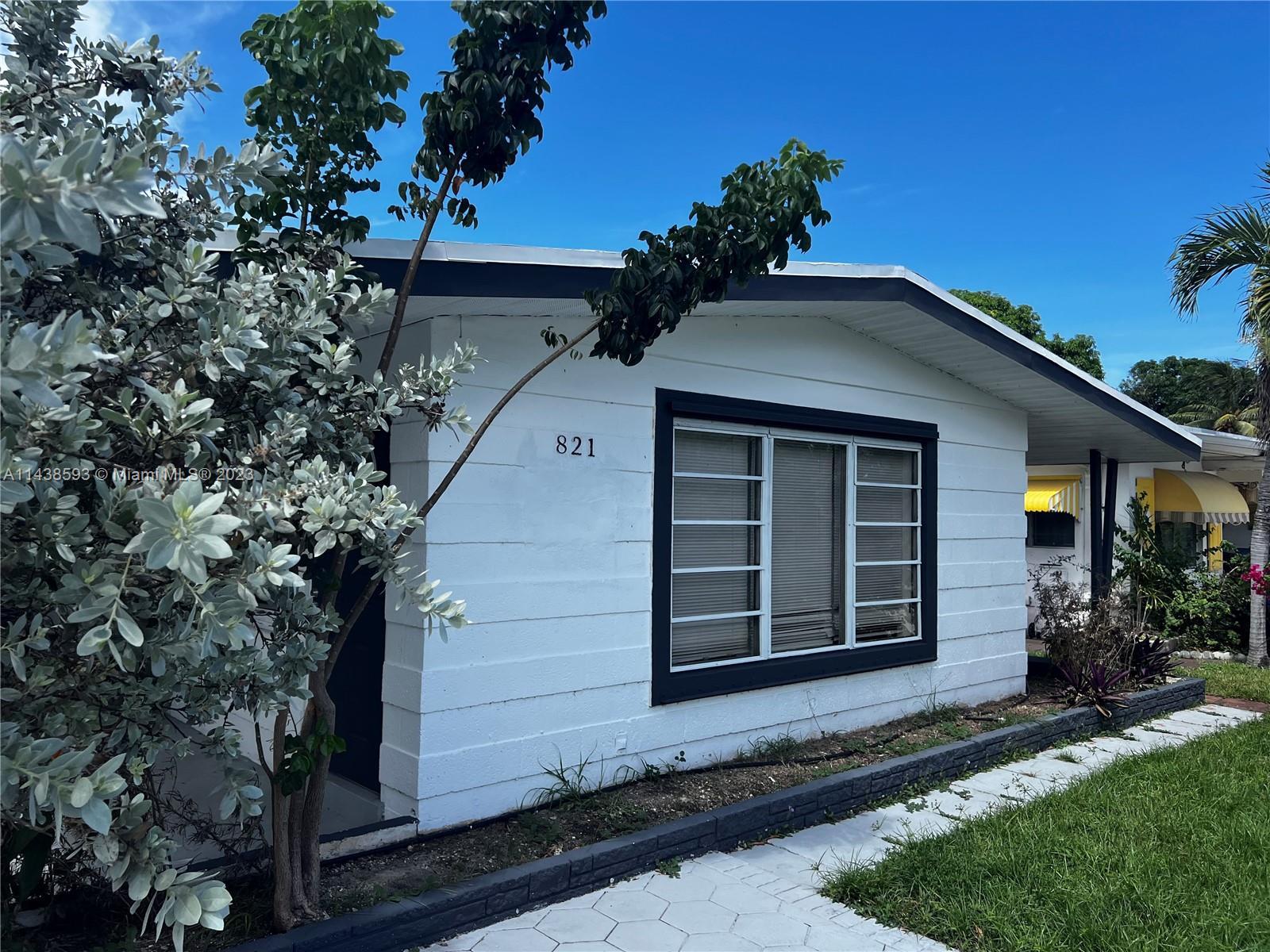 Photo of 821 NE 6th St in Hallandale Beach, FL