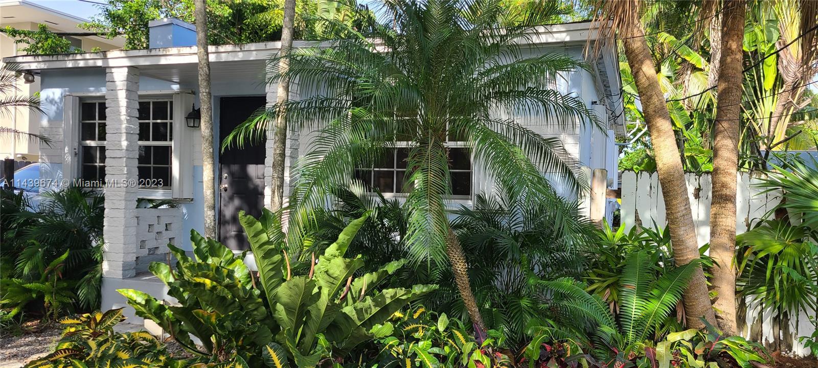 Photo of 4025 SW 62nd Ct in South Miami, FL