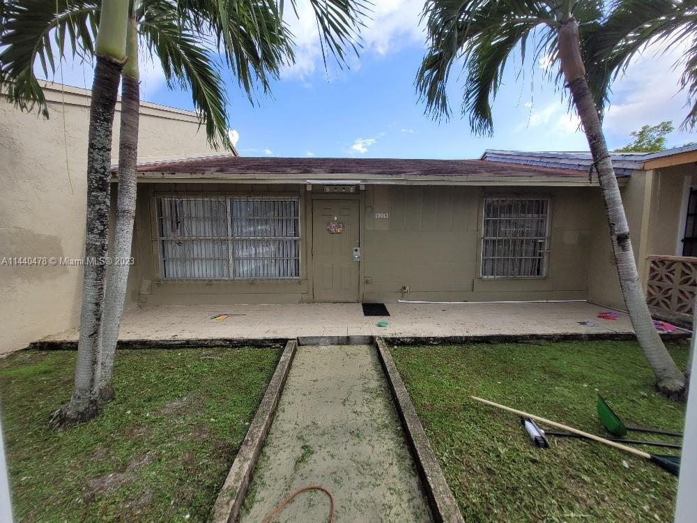 Photo of 19013 NW 45th Ave in Miami Gardens, FL