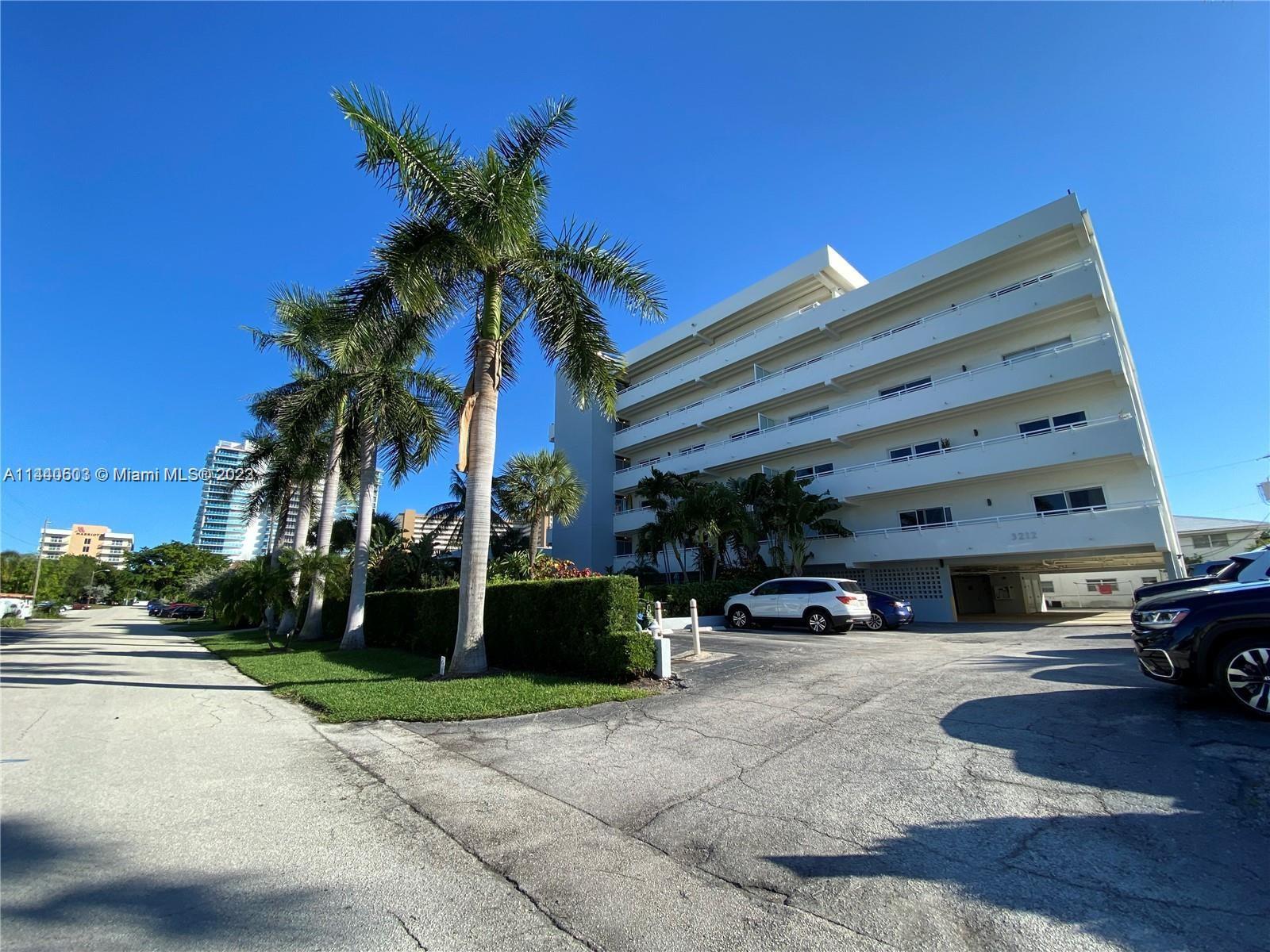 Completely renovated with permits. Cozy 1BR/1BA unit in the newly renovated, premier dog-friendly bu