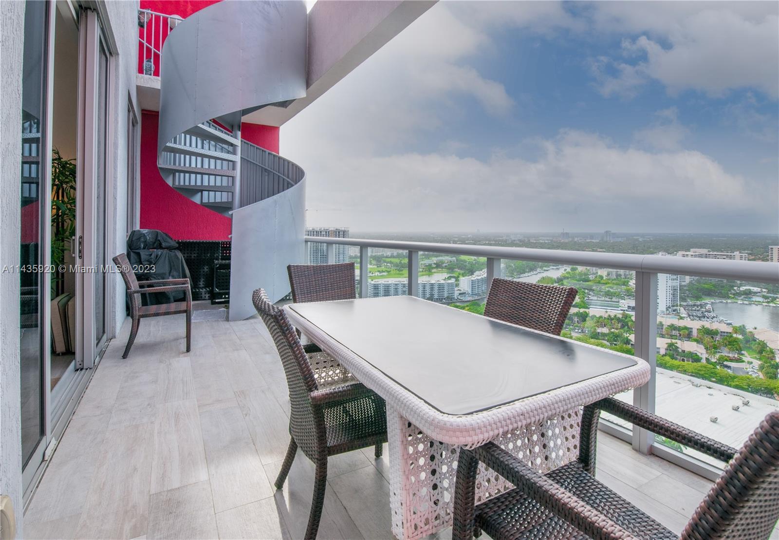 Turnkey investment property -- A beautifully furnished luxury penthouse boasting expansive views of 