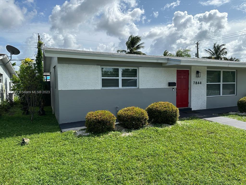 Photo of 7844 Meridian St in Miramar, FL