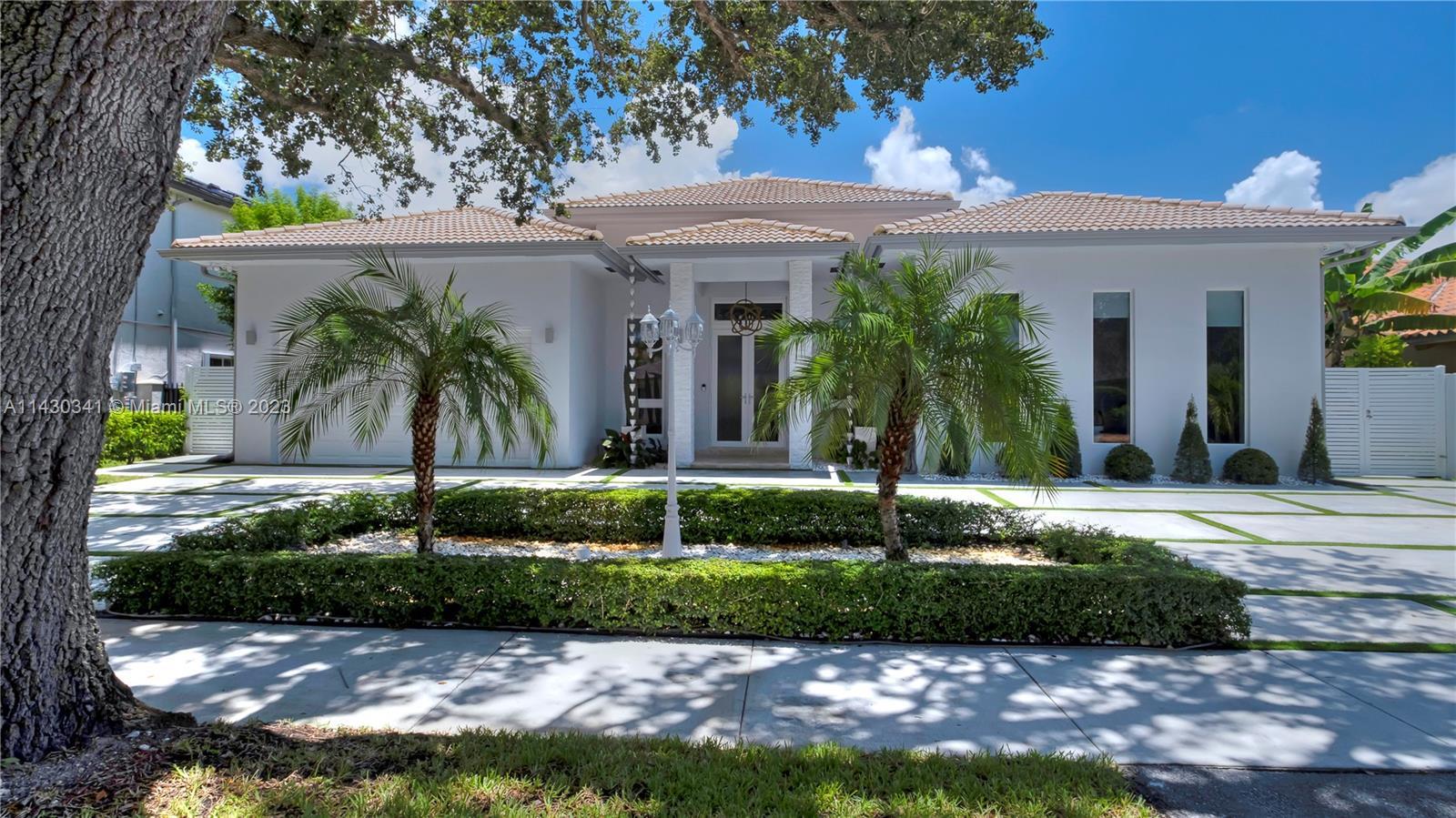 Photo of 16907 NW 83rd Pl in Miami Lakes, FL