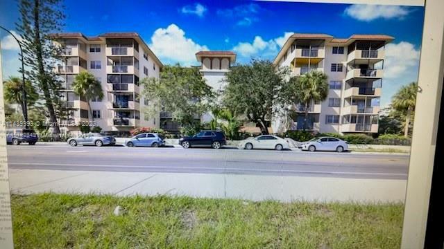 Photo of 12590 NE 16th Ave #401 in North Miami, FL