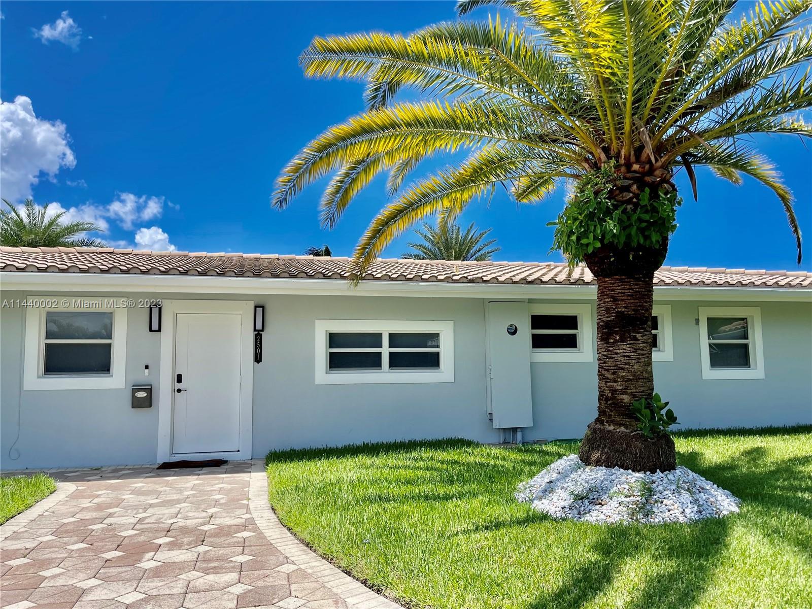 Photo of 2501 NE 50th St in Lighthouse Point, FL