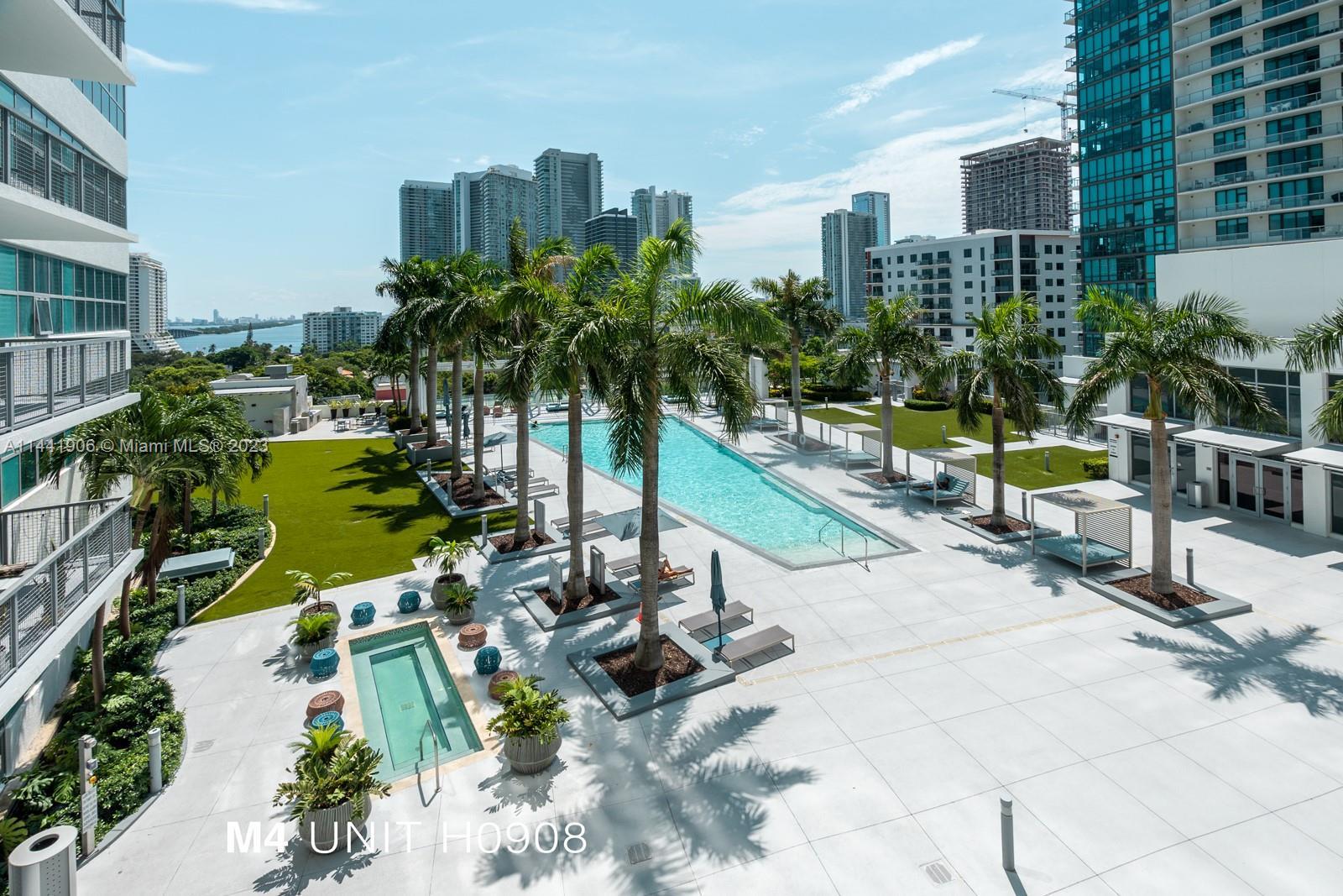Modern 1 BD / 1.5 BA Apartment in Highly Desired Midtown 4. This apartment offers S/S appliances, Qu