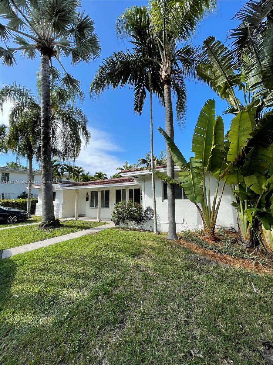 Photo of 4810 University Dr in Coral Gables, FL