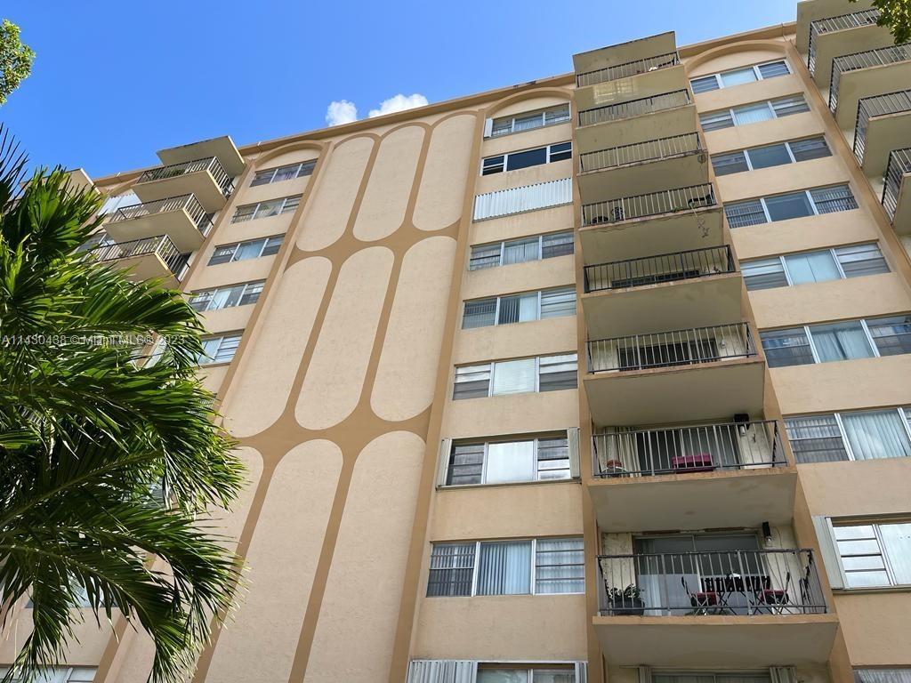 Photo of 1470 NE 125th Ter #407 in North Miami, FL