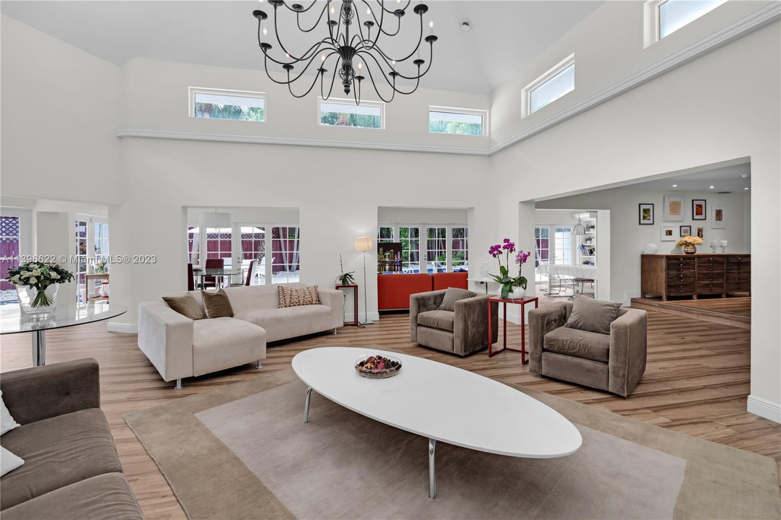 Photo of 200 W Mcintyre St in Key Biscayne, FL