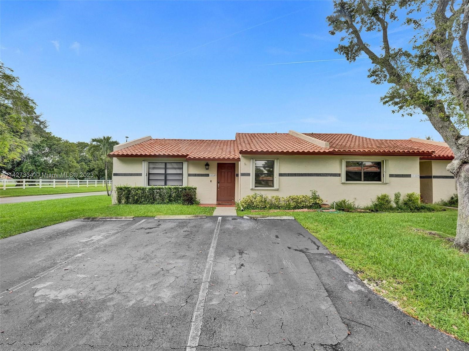 Photo of 11249 SW 57th St in Cooper City, FL