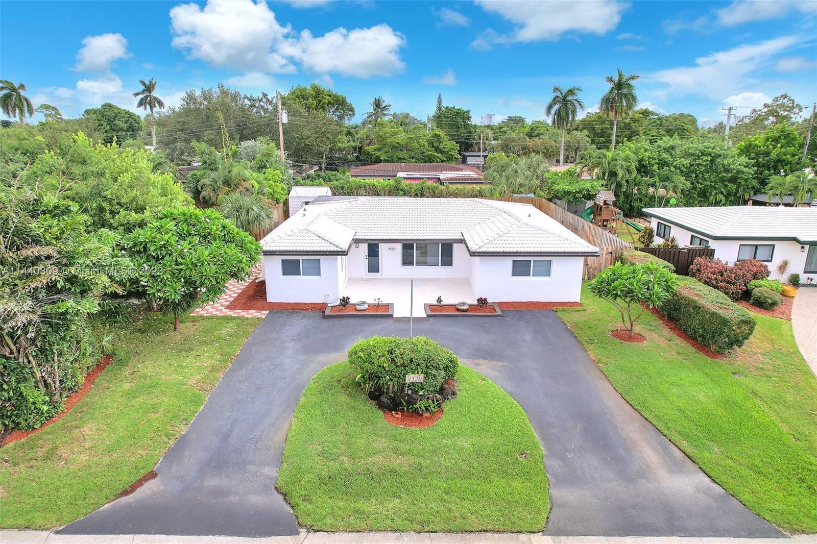 Photo of 4520 NE 15th Ter in Oakland Park, FL
