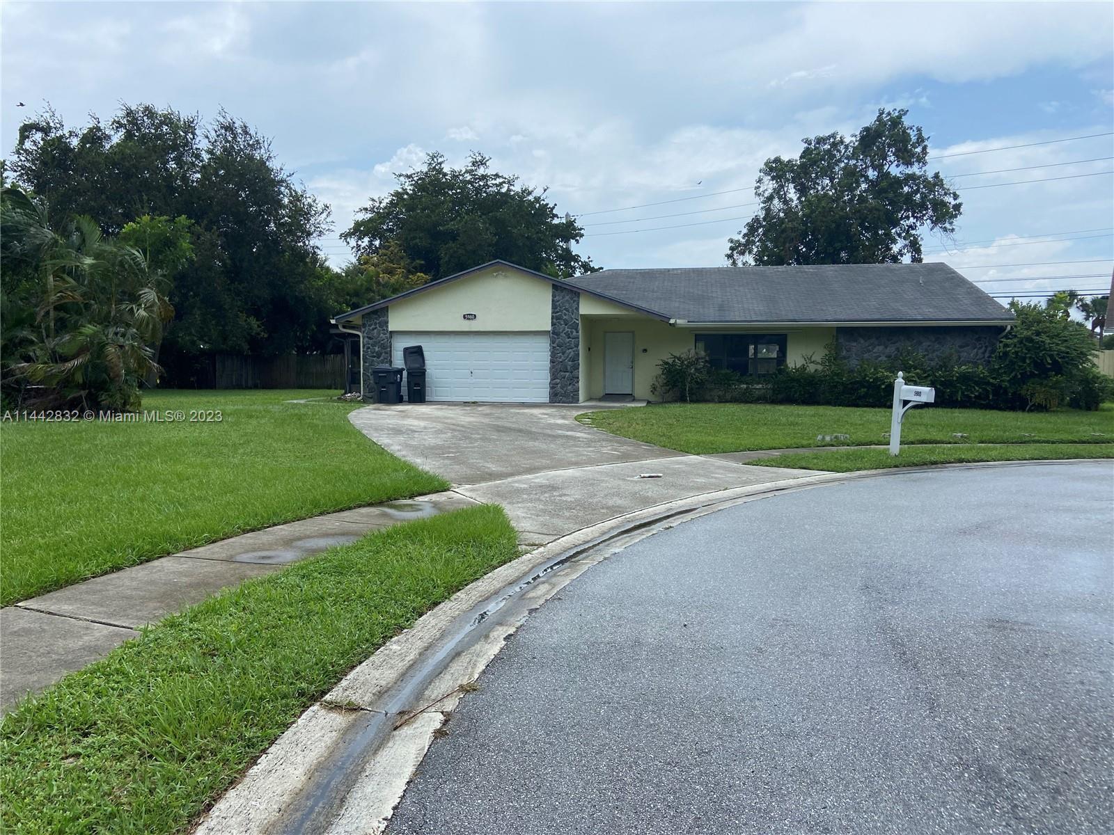 Photo of 5980 Coy Glen Wy in Lake Worth, FL