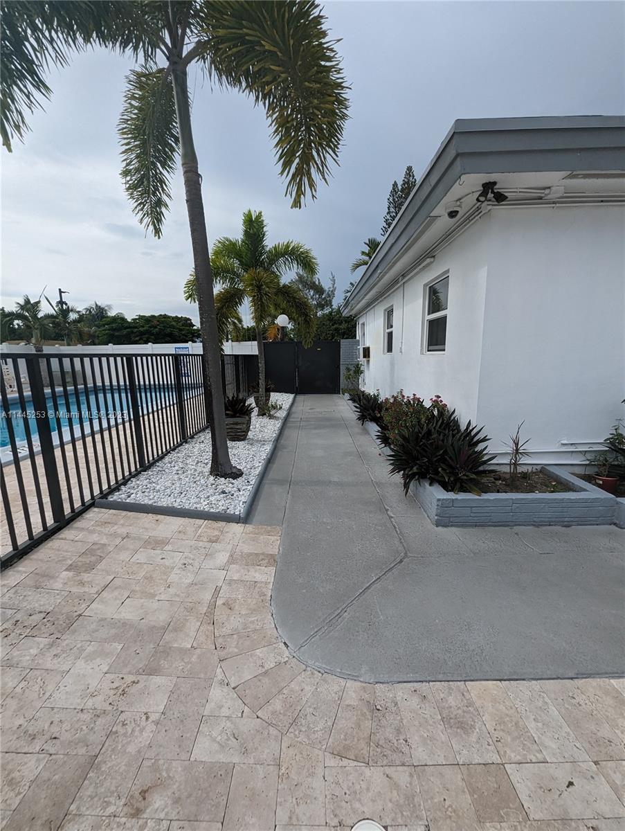 Photo of 1724 Mckinley St #2 in Hollywood, FL