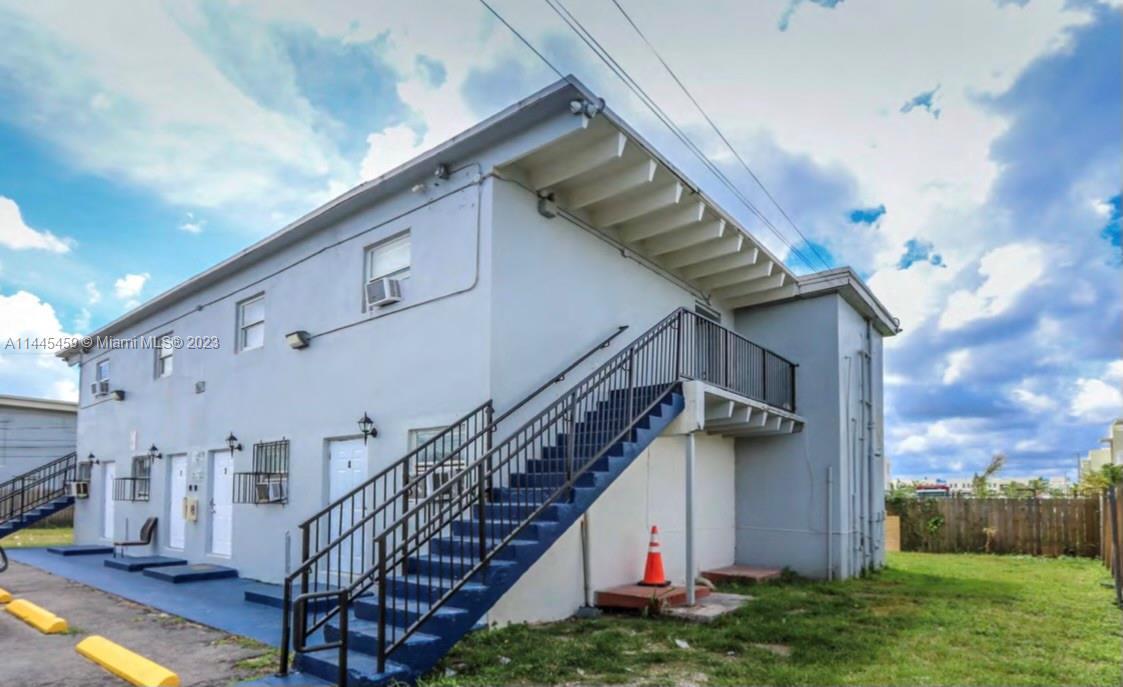 Photo of 421 NW 12th St in Florida City, FL
