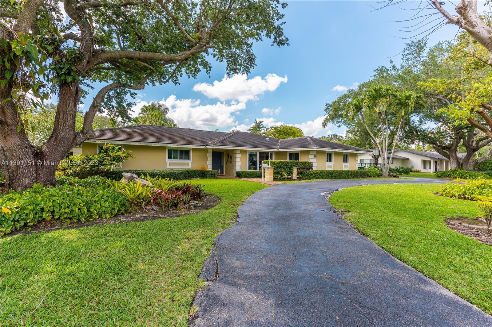 Photo of 14902 SW 74th Pl in Palmetto Bay, FL