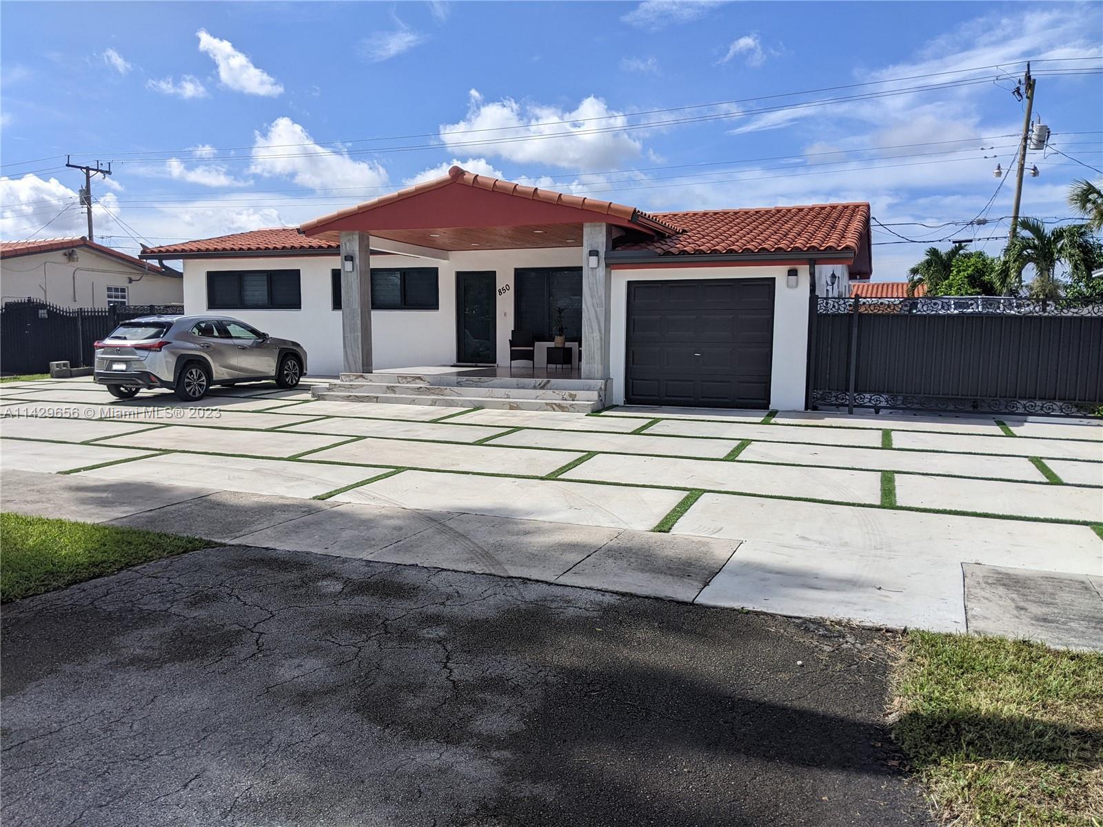 Photo of 850 W 51st Pl in Hialeah, FL