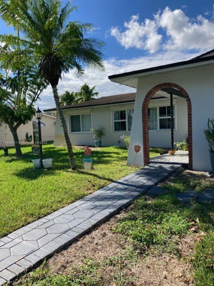 Photo of 1840 N Hiatus Rd in Pembroke Pines, FL