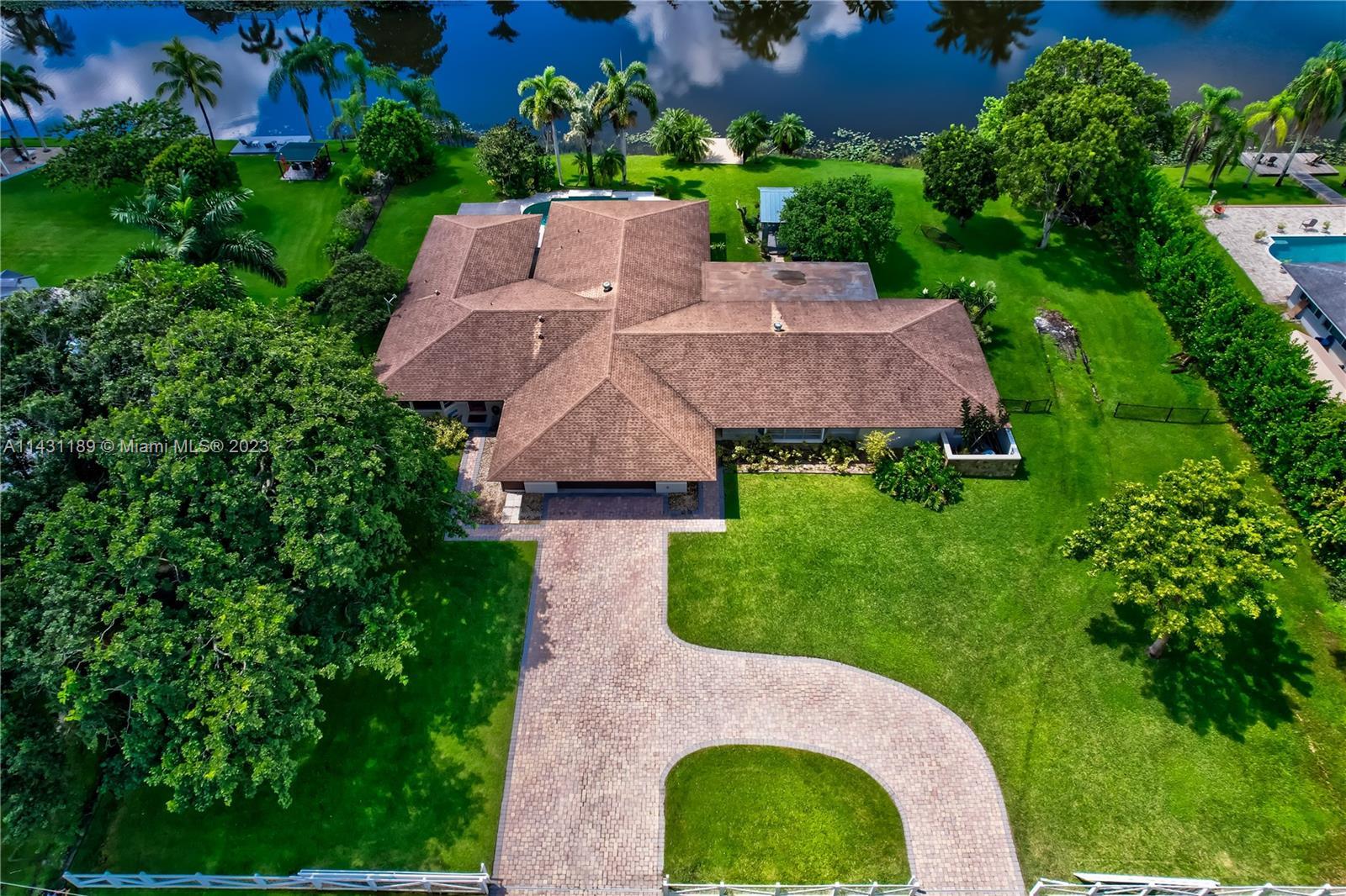 Photo of 10850 SW 25th St in Davie, FL