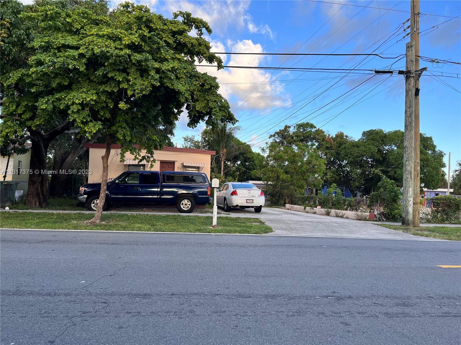 Photo of 414 Phippen Waiters Rd in Dania Beach, FL