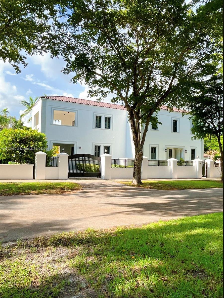 Photo of 1001 Cotorro Ave in Coral Gables, FL