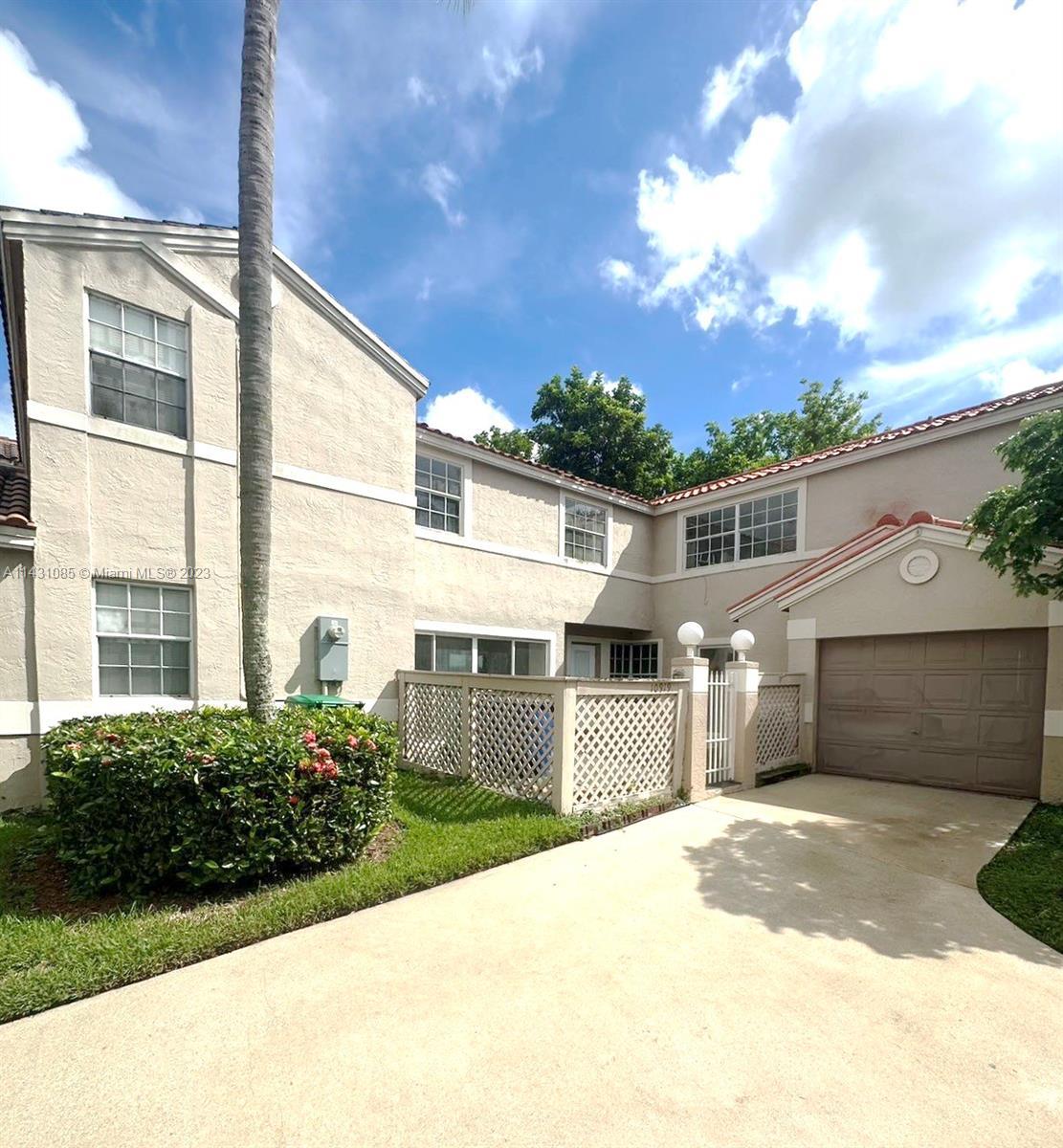 Photo of 10919 Mainsail Dr #10919 in Cooper City, FL