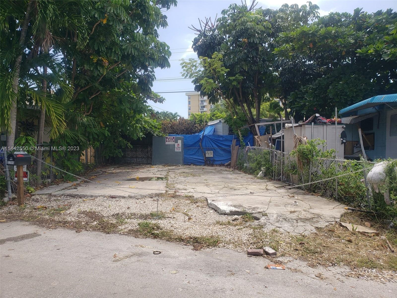 Photo of 2290 NE 135th Ln in North Miami Beach, FL
