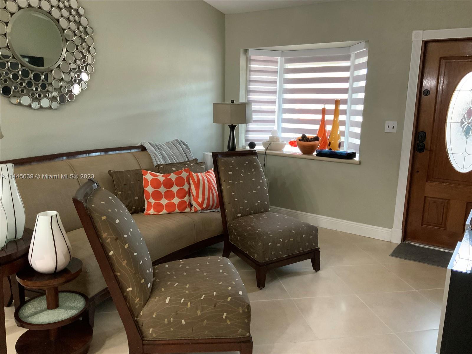 Photo of 11562 NW 87th Pl in Hialeah Gardens, FL