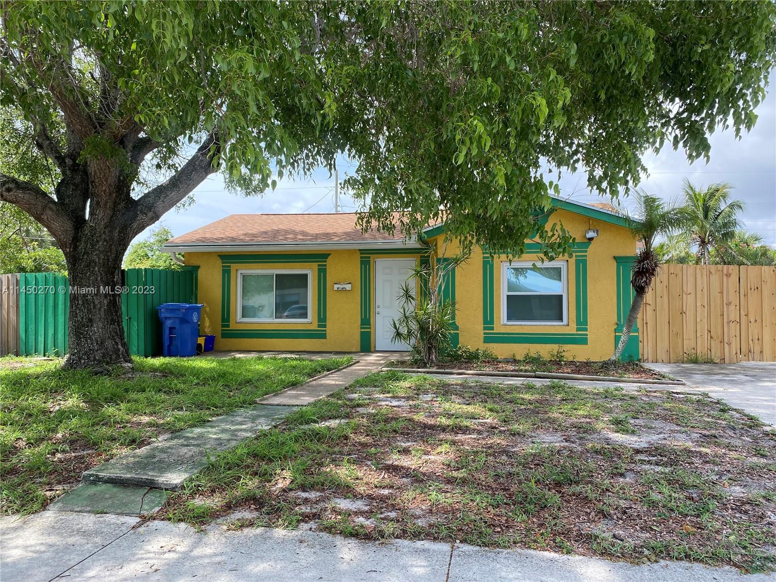Photo of 610 W Ocean Ave in Lantana, FL