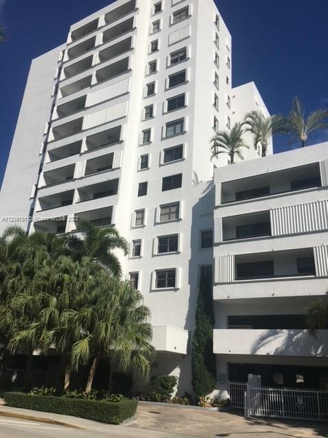 Parc Plaza, A Boutique Bldg w prime South Beach location just two blocks to the ocean, one block to 