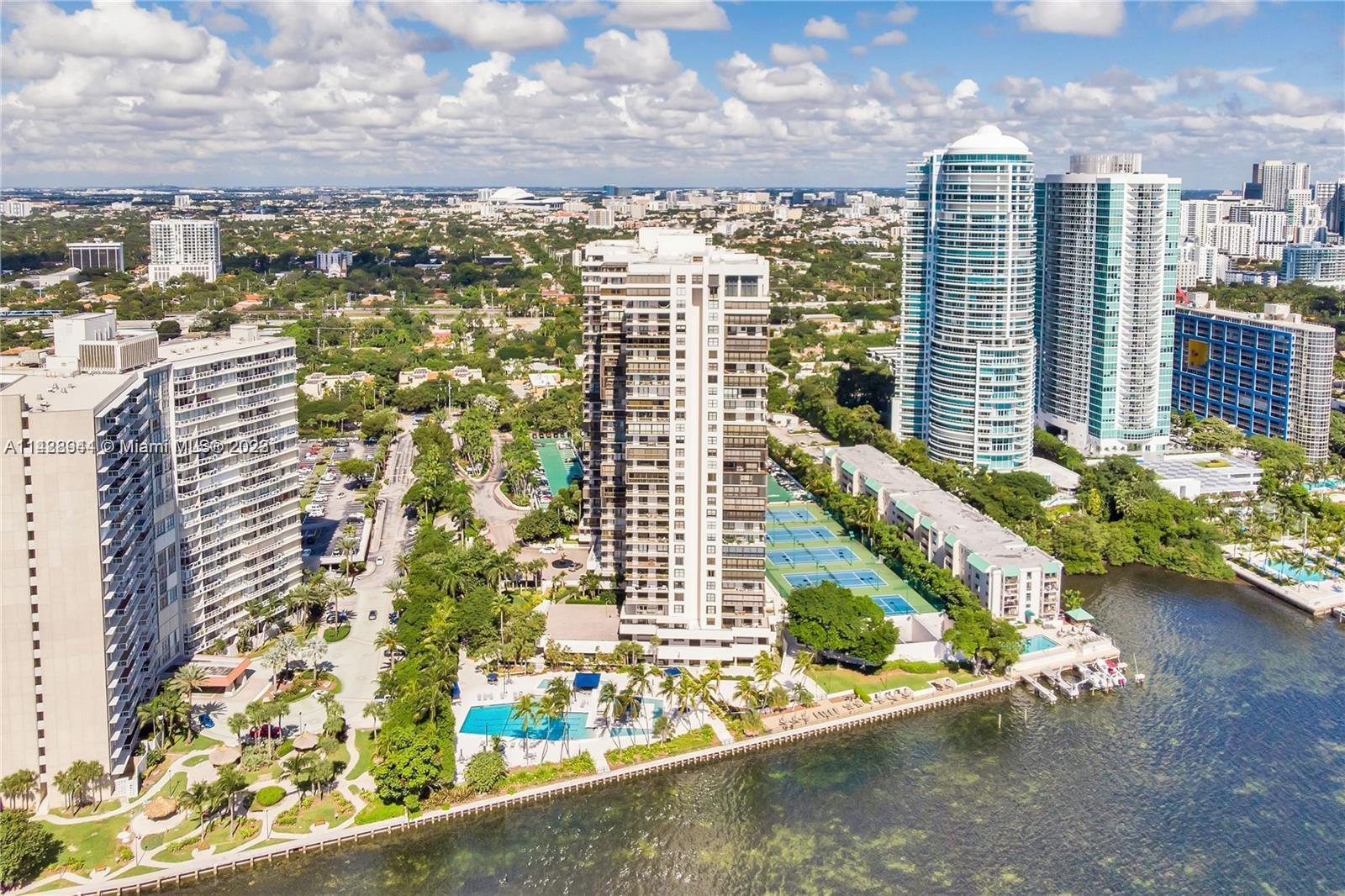 ***Beautiful  Unit 2/2 Plus Den on BRICKELL BAY CLUB!!! Best  Line In The Building  With Bay view   