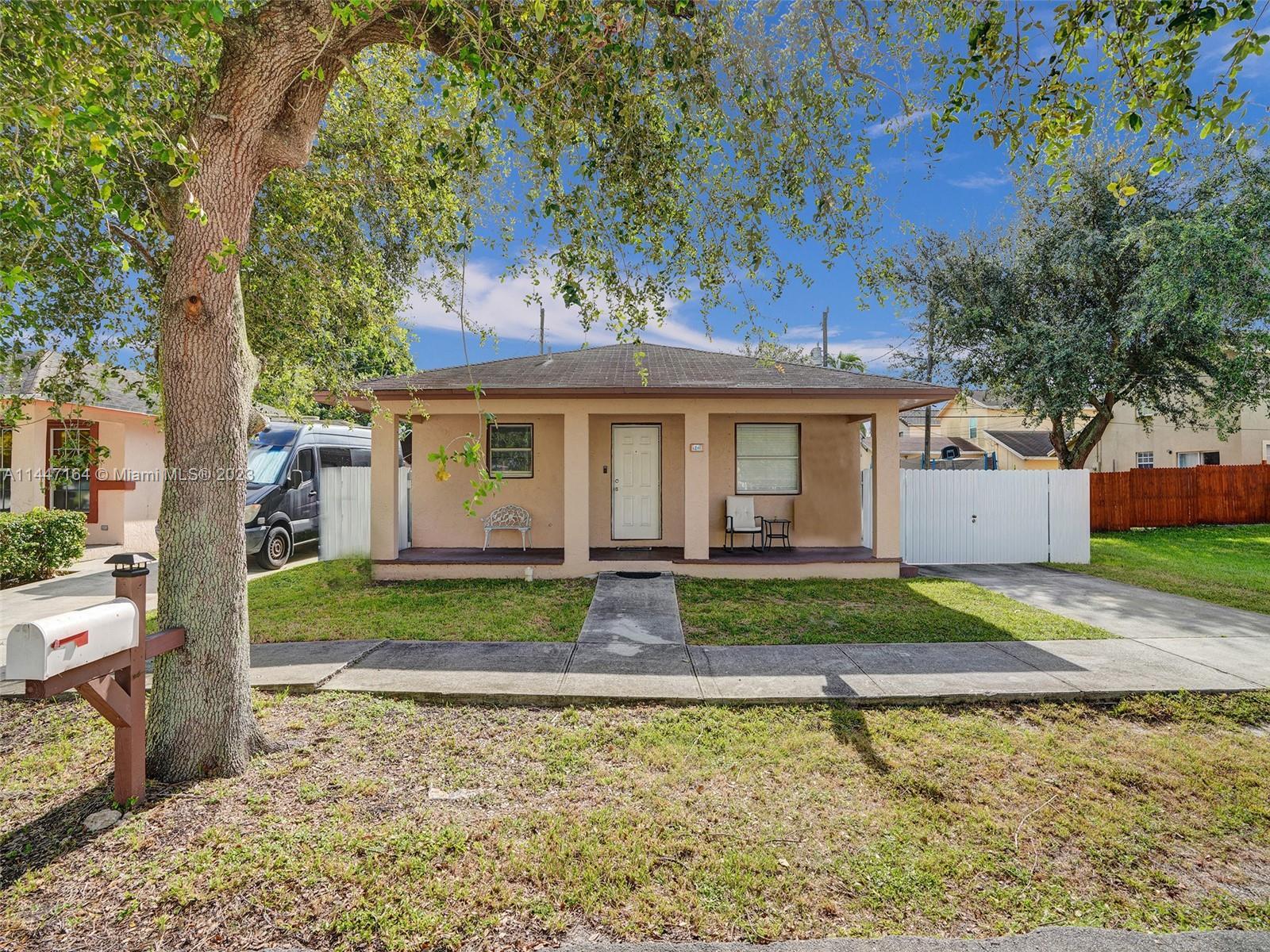 Photo of 4294 SW 56th Ave in Davie, FL