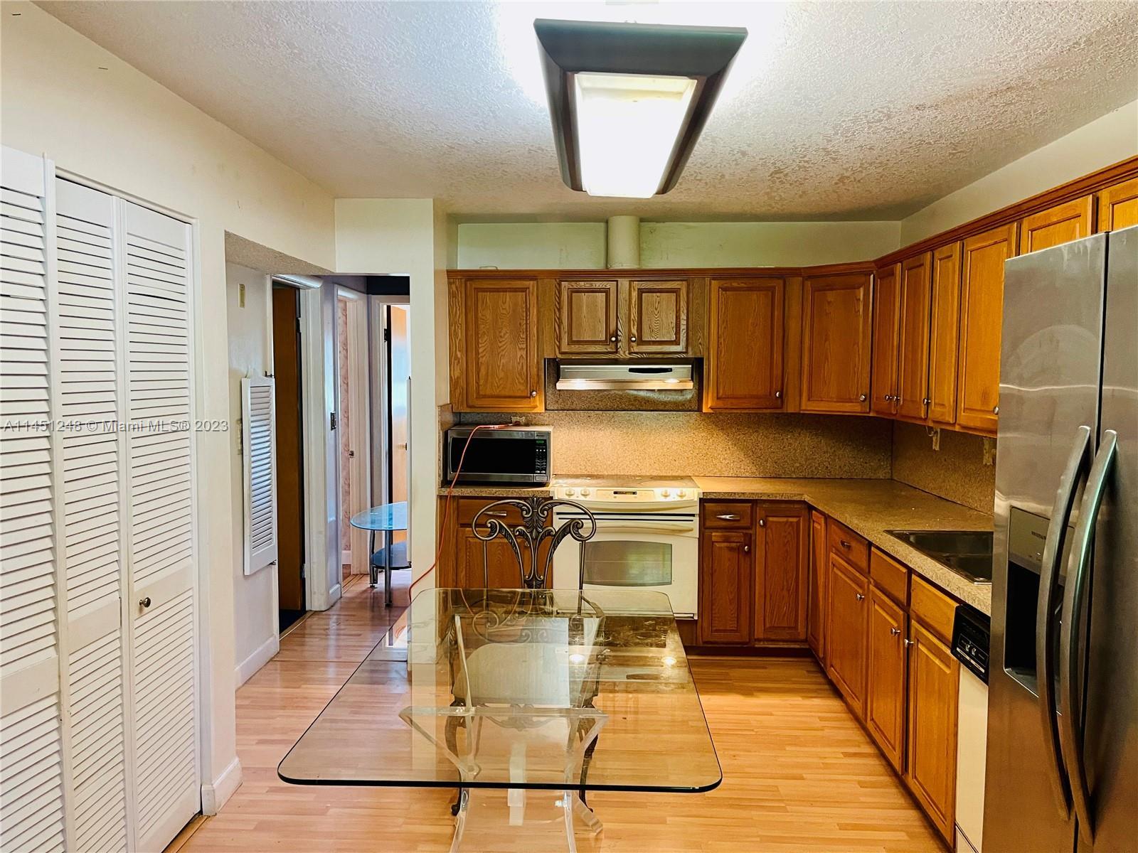 Photo of 6800 SW 10th Ct in Pembroke Pines, FL