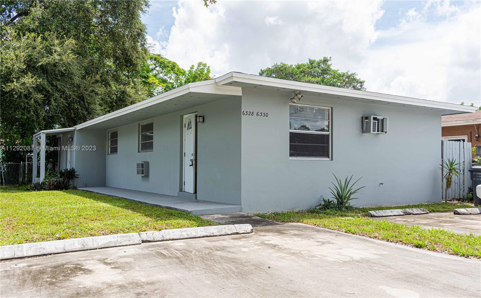 Photo of 6328-6330 Washington St in Hollywood, FL