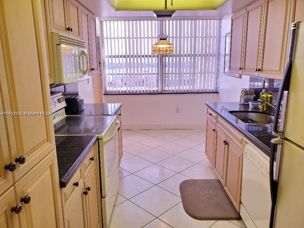 PRICE TO SELL!! this is a 2 bedroom 2 baths, with over 1500 sqft. Sold furnished.