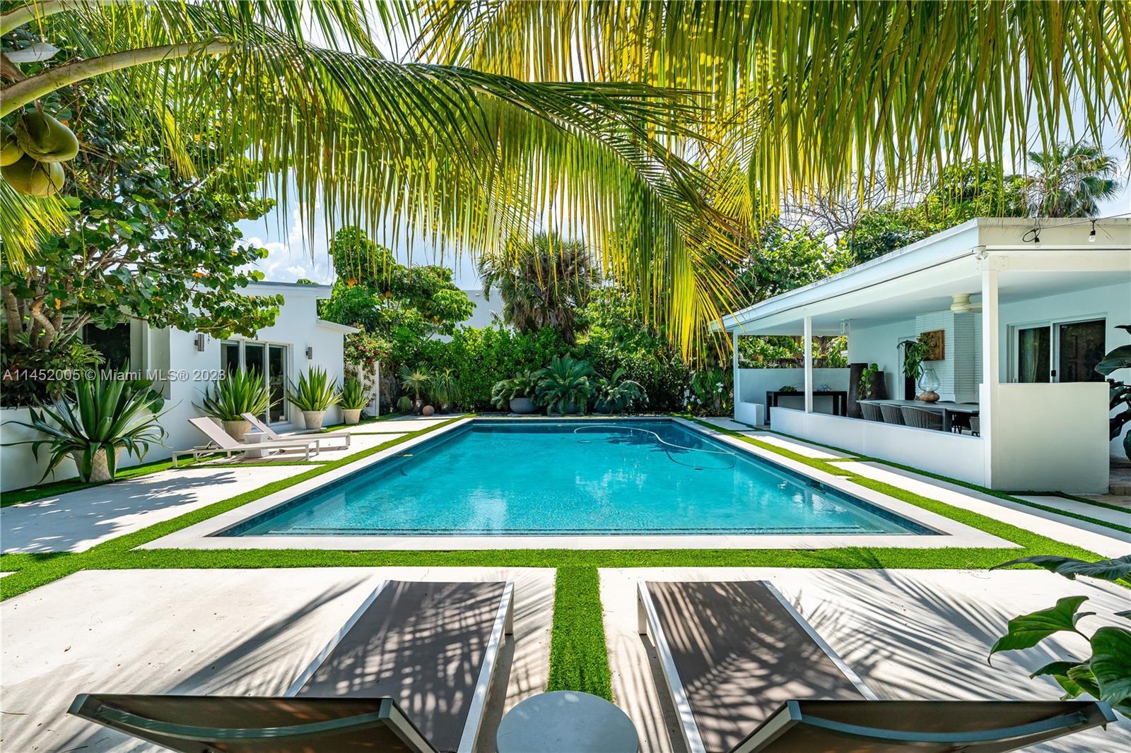 Photo of 2135 NE 124th St in North Miami, FL