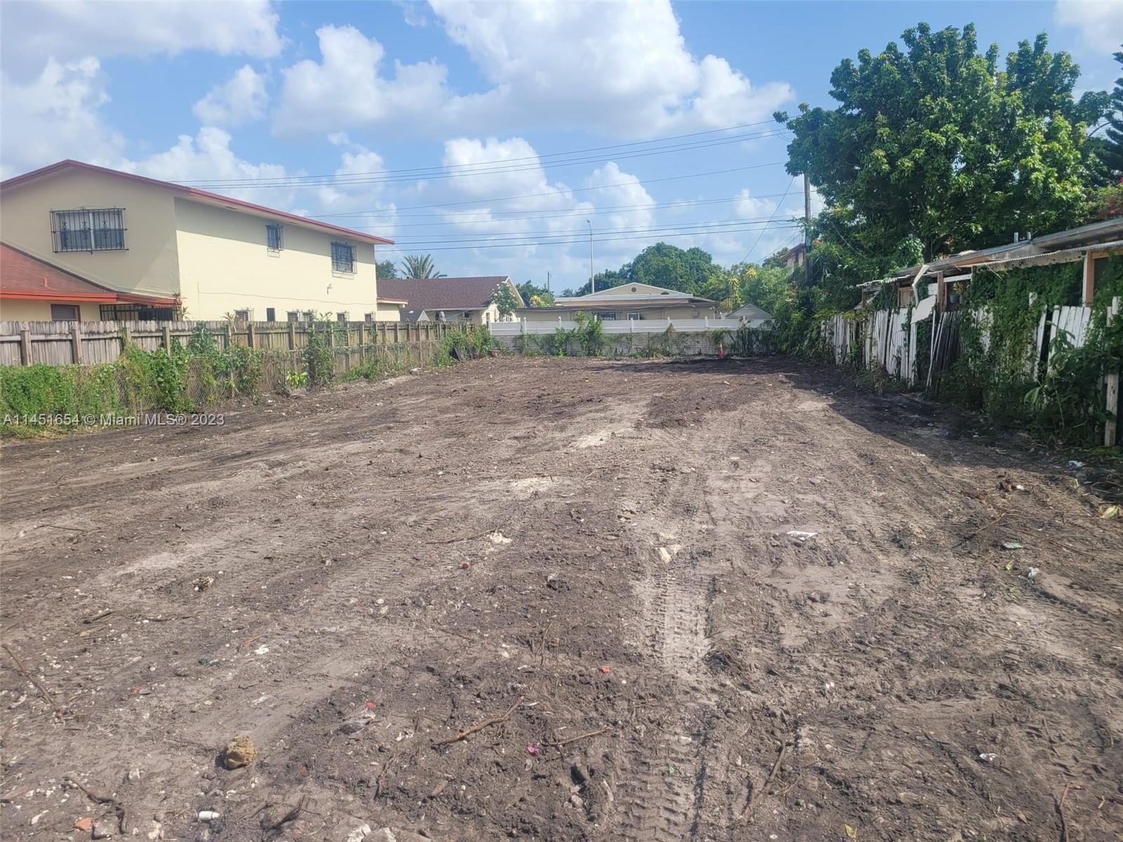 Photo of 112 E 14th St in Hialeah, FL