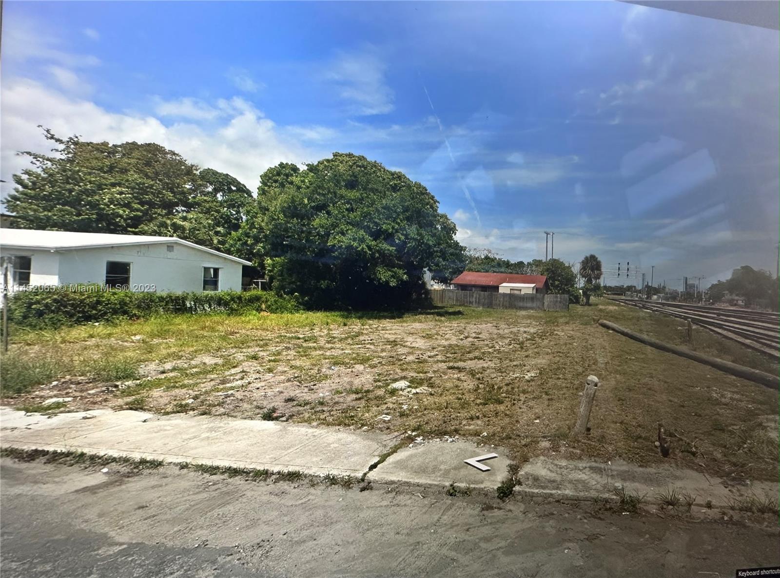 Photo of 711 21st St in West Palm Beach, FL