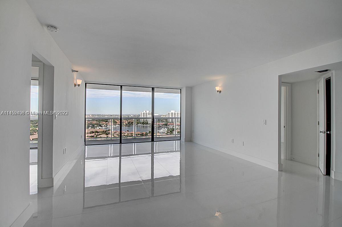 GREAT UNIT IN VERY DESIRABLE WATERVIEW BUILDING. GORGEOUS VIEW OF THE INTRACOASTAL, THE MARINA, AND 