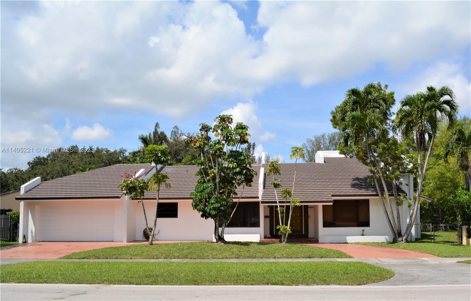 Photo of 34 S Royal Poinciana Blvd in Miami Springs, FL