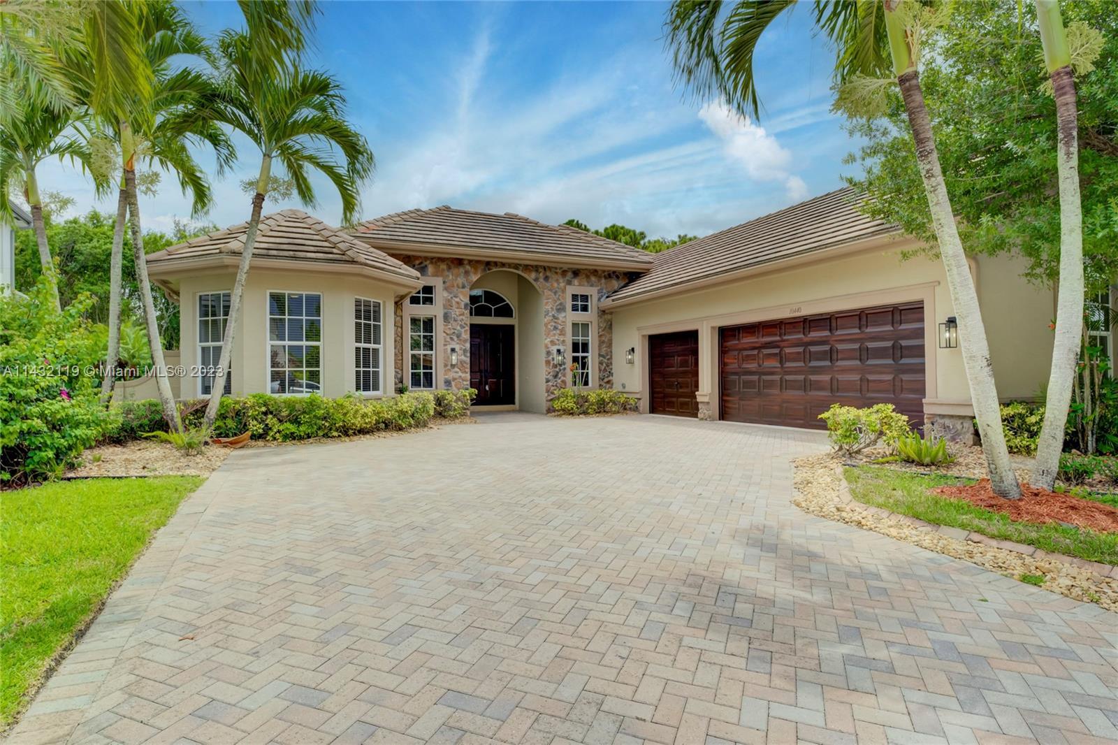 Photo of 10440 Trianon Pl in Wellington, FL