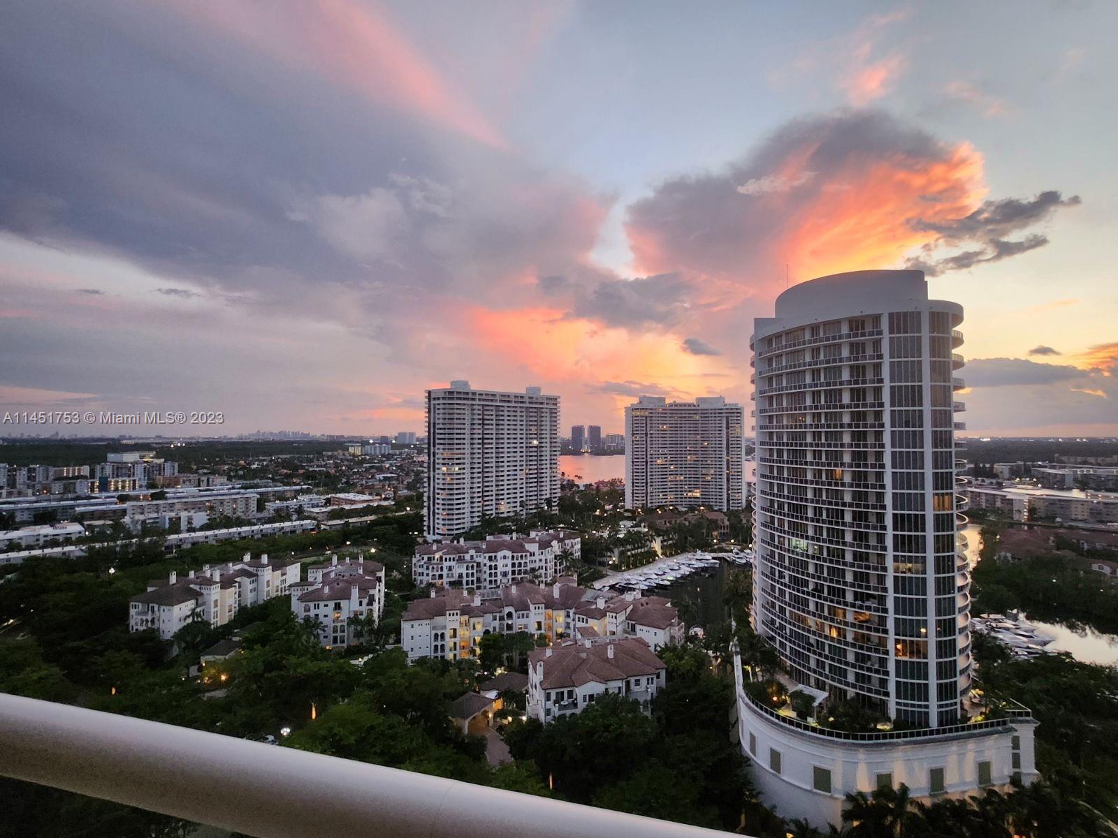MOVE IN READY! BEAUTIFULLY RENOVATED  2/2 WITH ENDLESS VIEWS FROM DOWNTOWN TO THE HARDROCK. ALL FROM