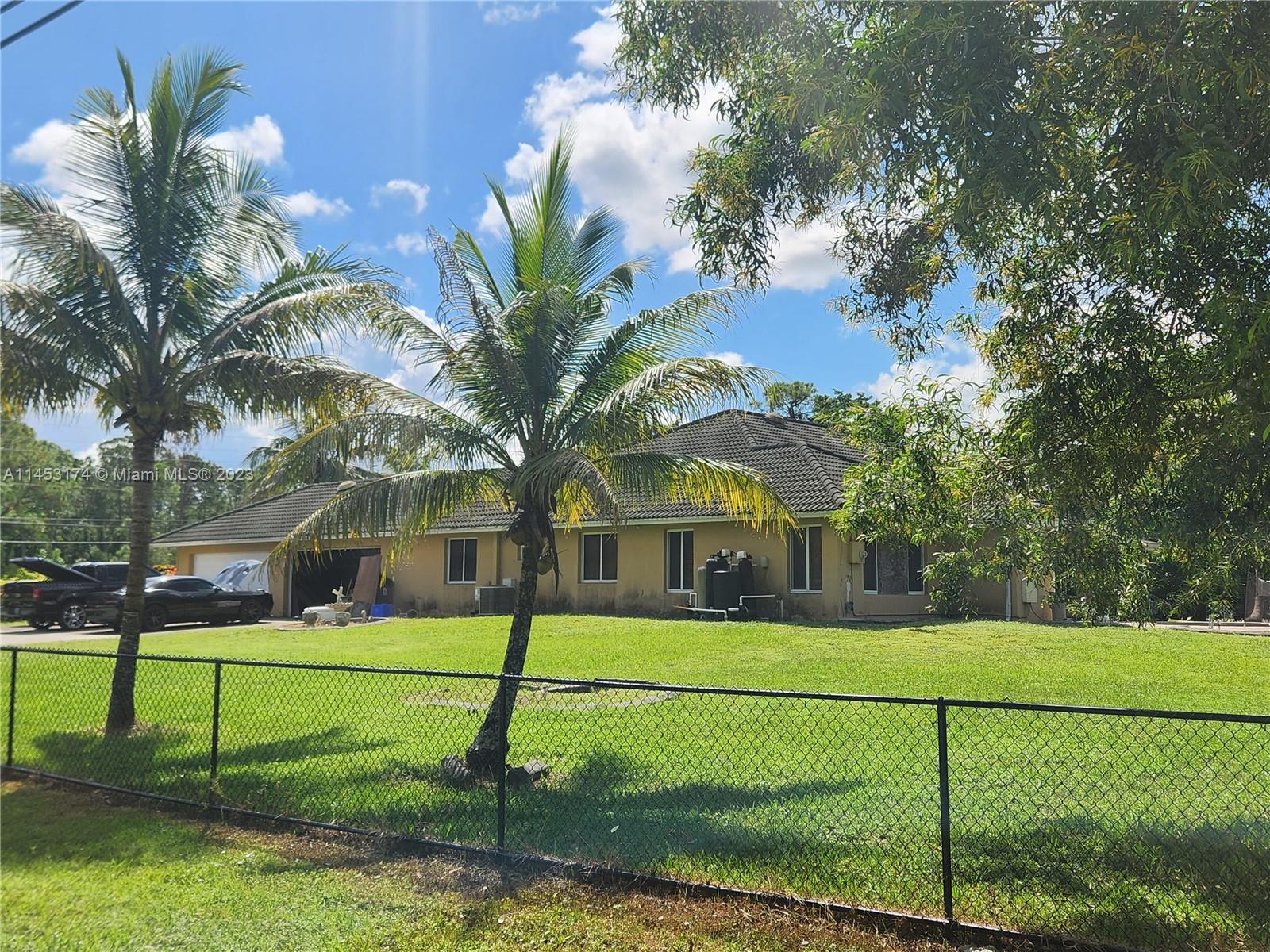 Photo of 12526 N 52nd Rd N in Palm Beach, FL