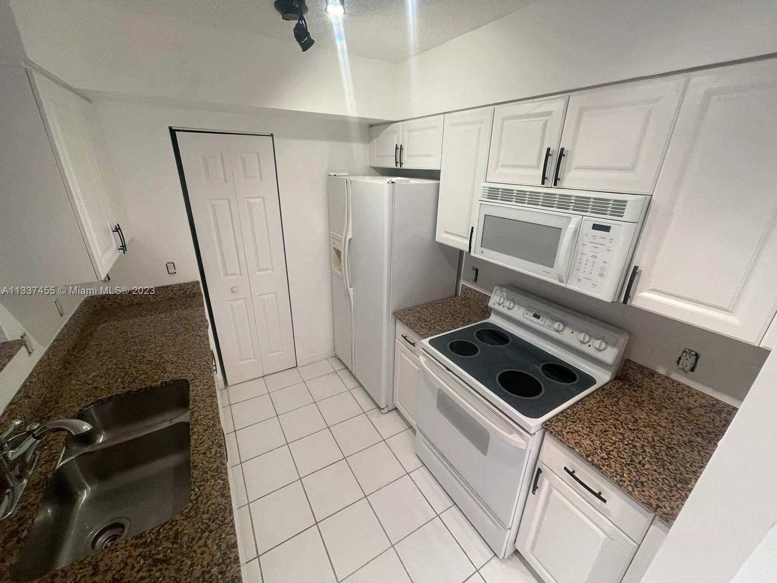 Photo of 1155 Brickell Bay Dr #606 in Miami, FL