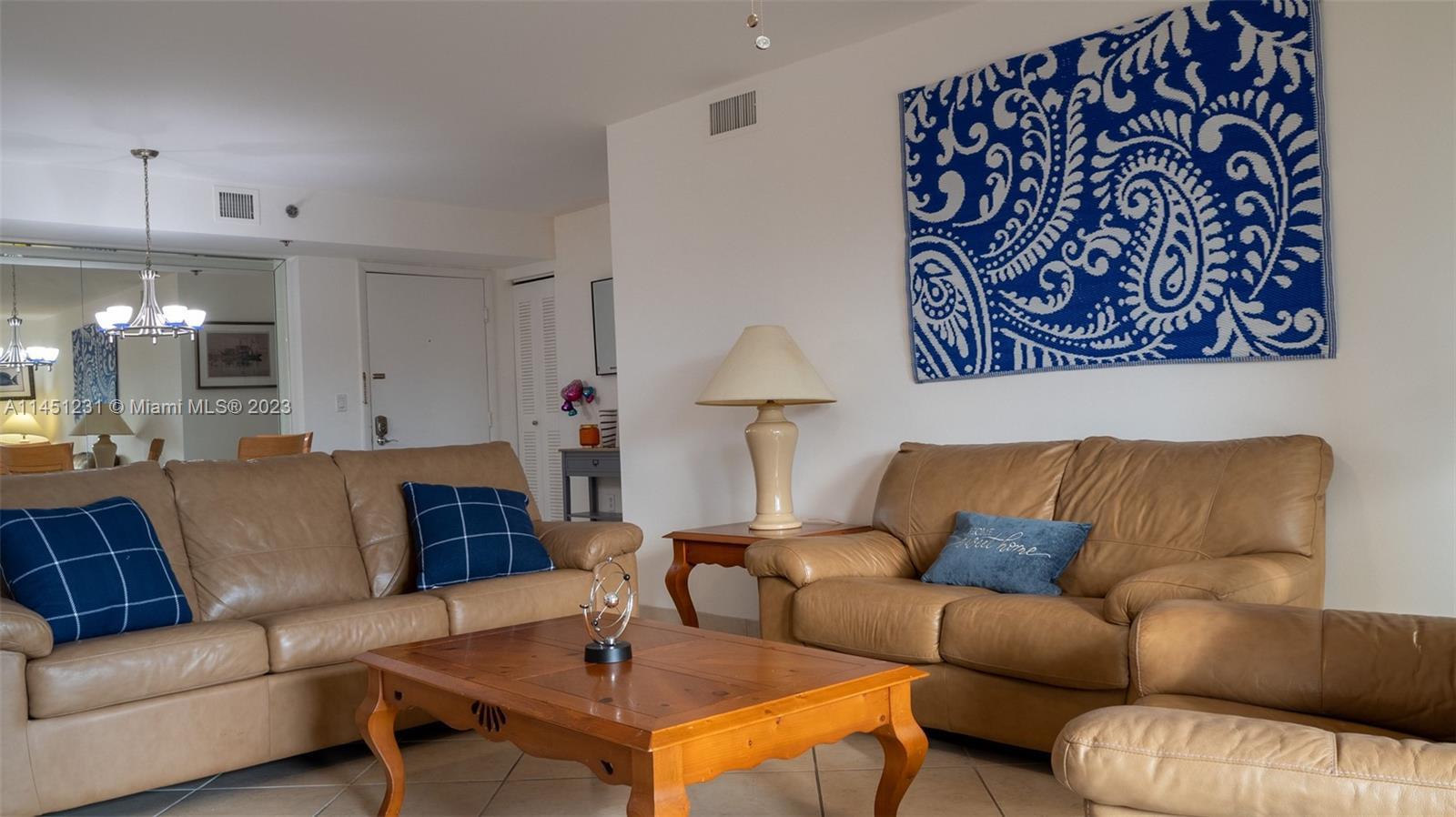 Highly desirable Yacht Club of Aventura! Furnished 2 bed/ 2 baths split design. Ideal investment, re